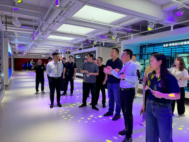 不断创新始终热爱2024年中国家装百强企业抽样调研走进兄弟装饰(图1) 不断创新始终热爱2024年中国家装百强企业抽样调研走进兄弟装饰(图1)