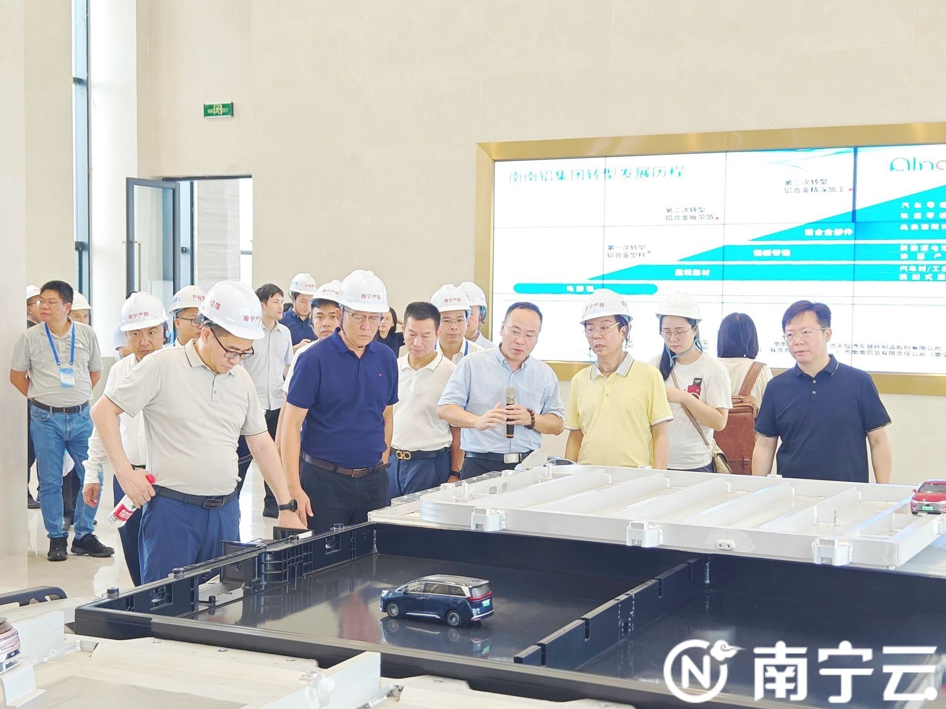 2024中国产业转移发展对接活动 (广西)先进装备制造产业专题对接活动嘉宾到南宁考察(图2) 2024中国产业转移发展对接活动 (广西)先进装备制造产业专题对接活动嘉宾到南宁考察(图2)